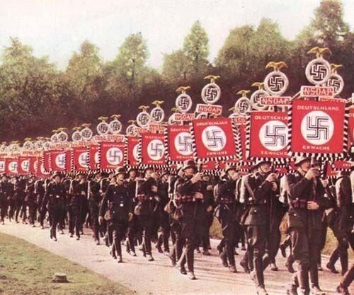 히틀러 전속 사진기자가 나치 선전용으로 찍은 사진 | 인스티즈