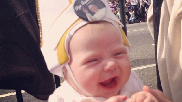 아기교황보고 웃는 교황 | 인스티즈