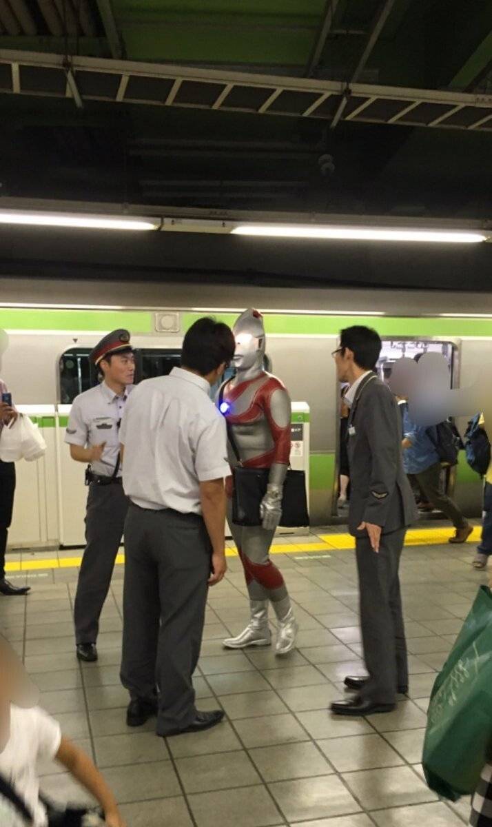 강한자만이 살아남는 일본 지하철.jpg | 인스티즈