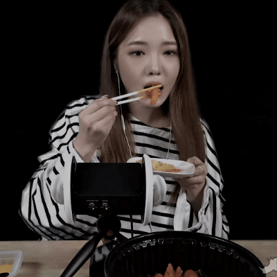 프로미스나인 지선이의 ASMR 분식이팅사운드.GIF | 인스티즈