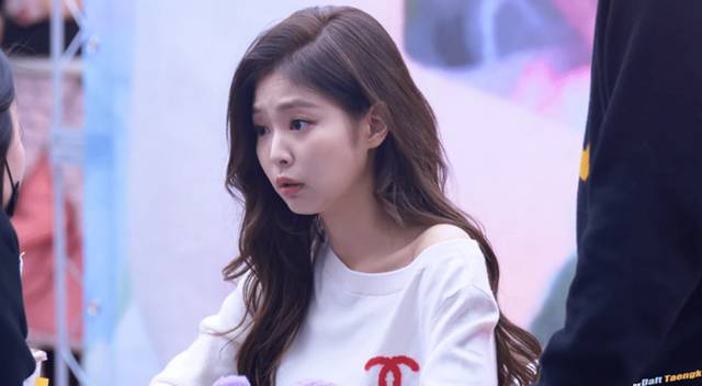 티가 하나밖에 없는 제니.gif | 인스티즈