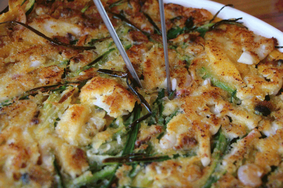 일부 경상도인들이 해물파전 먹는 법.jpgif | 인스티즈