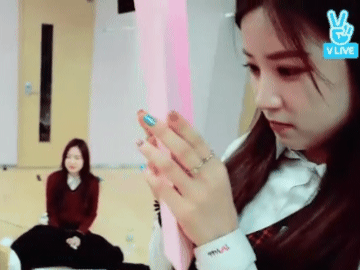 같은 교복입고 시공간초월한 26세 리더와 16세 막내 | 인스티즈