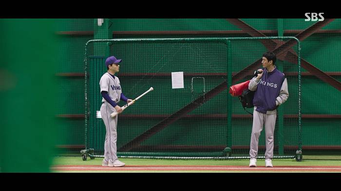 [스토브리그] 팬들이 울면서 품자마자 골때리는 캐릭터 | 인스티즈