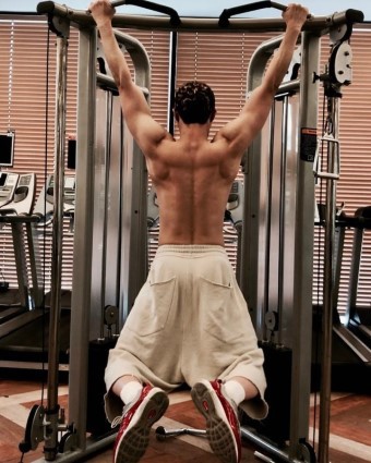 탄탄하고 보기좋은 몸매vs트러블 1도안나는 꿀피부 | 인스티즈