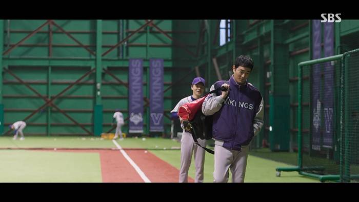 [스토브리그] 팬들이 울면서 품자마자 골때리는 캐릭터 | 인스티즈