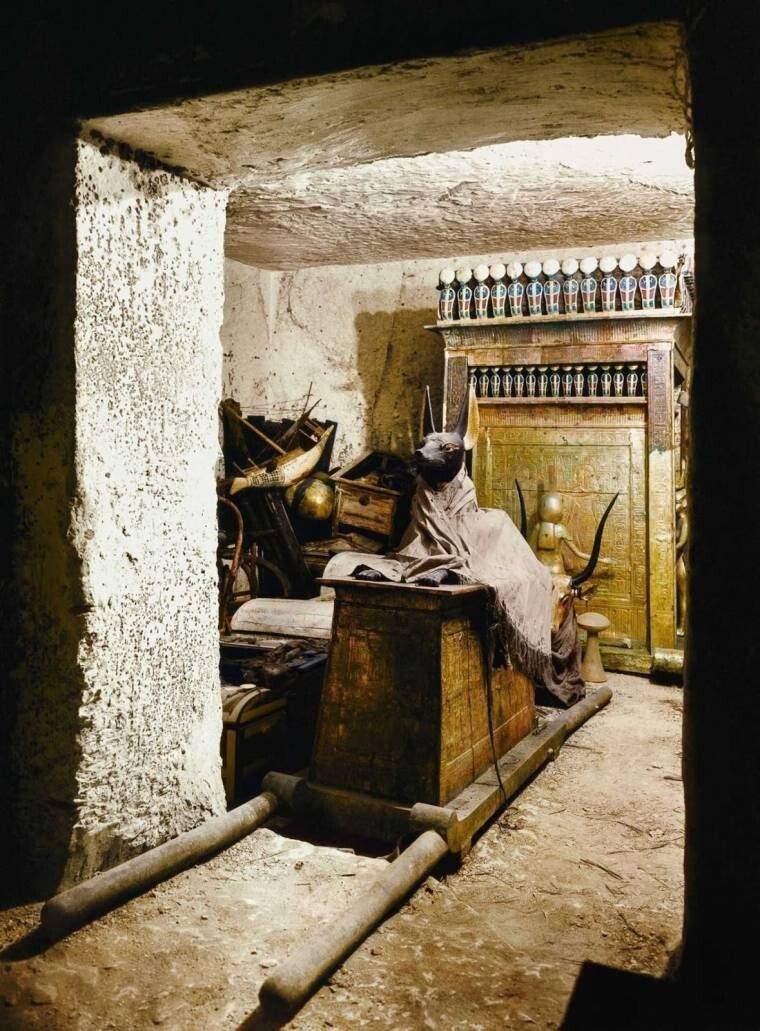 (11).jpg 투탕카멘이 최초로 발견된 날 3245년만에 봉인이 풀린 무덤.JPG