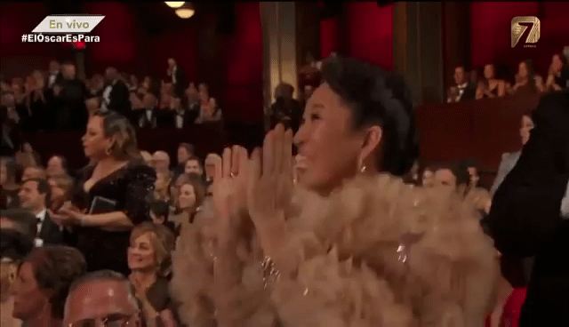 기생충 각본상 받았을 때 산드라오 리액션 ㅋㅋㅋ.gif | 인스티즈