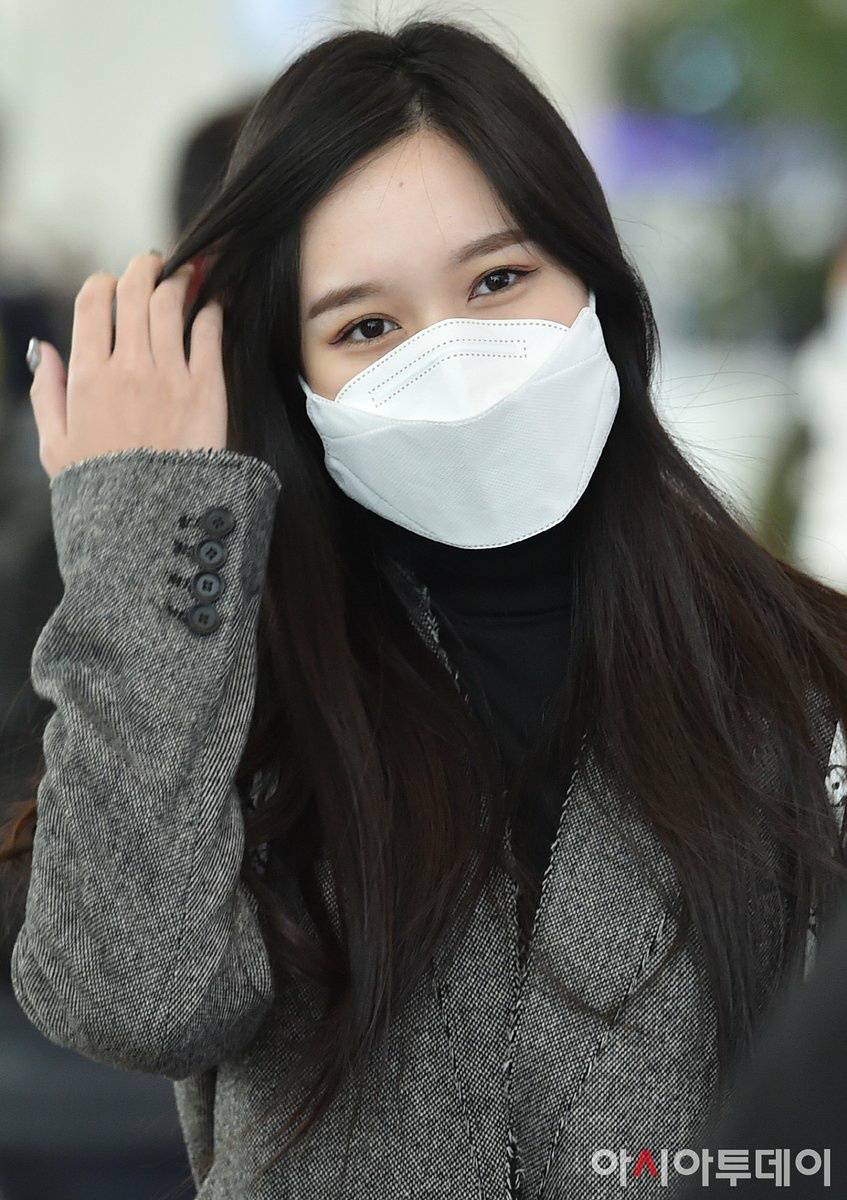 200210 일본 공연하러 인천공항에서 출국하는 트와이스 미나 꺄아앙아앗 | 인스티즈