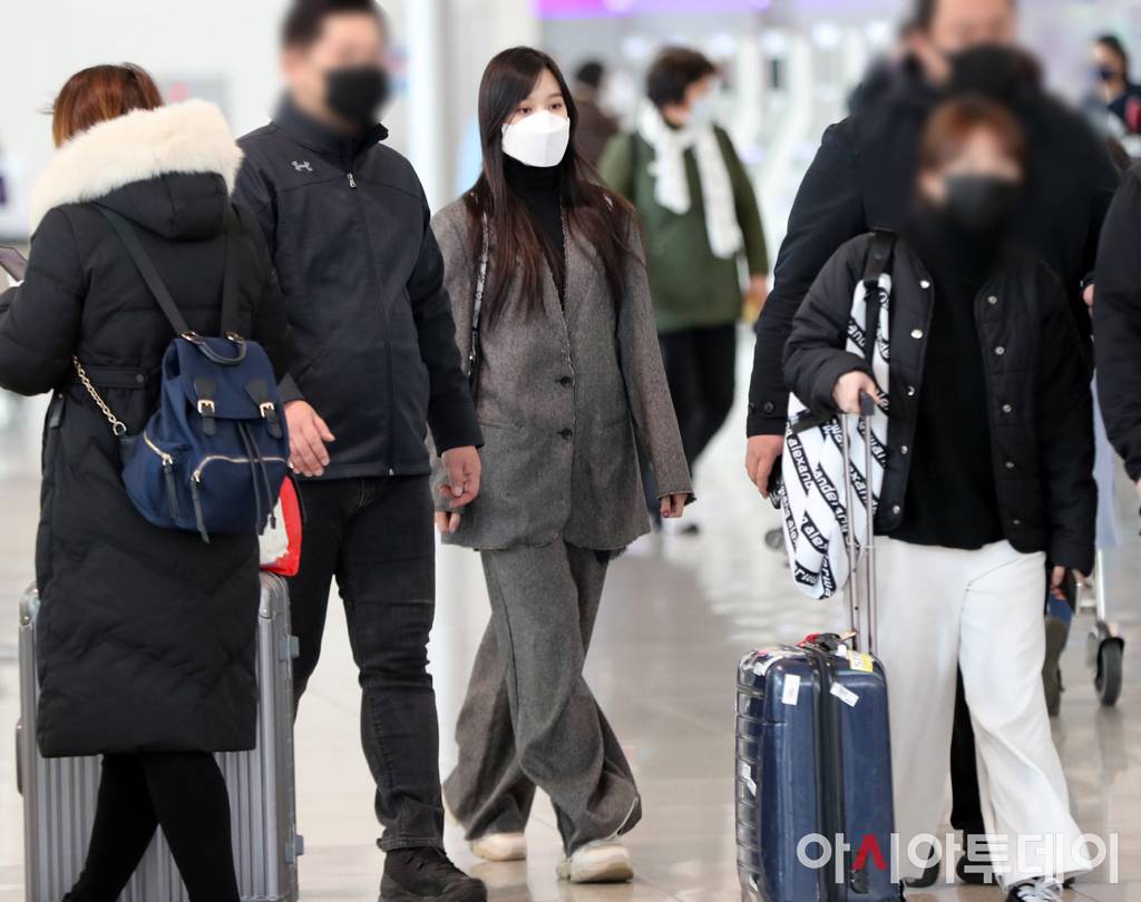 200210 일본 공연하러 인천공항에서 출국하는 트와이스 미나 꺄아앙아앗 | 인스티즈