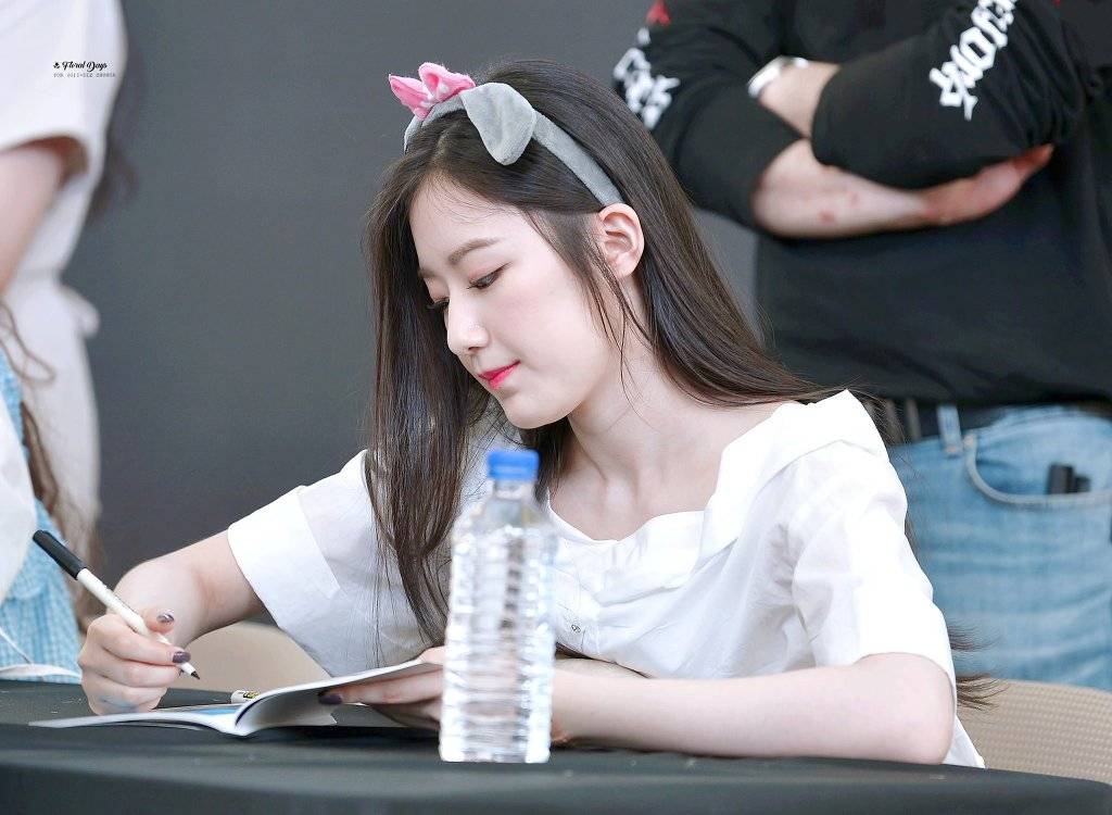 새하얀 여자아이들 슈화.jpgif | 인스티즈