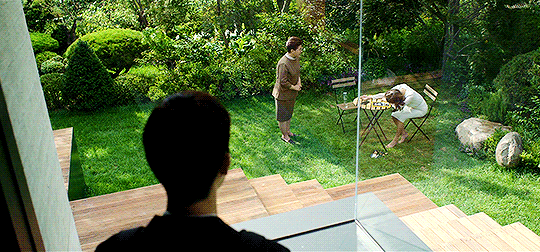 개인적으로 기생충에서 제일 인상 깊었던 연출 .gif | 인스티즈