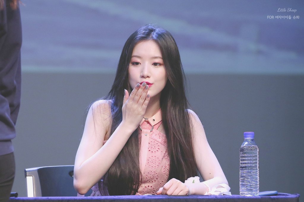 새하얀 여자아이들 슈화.jpgif | 인스티즈