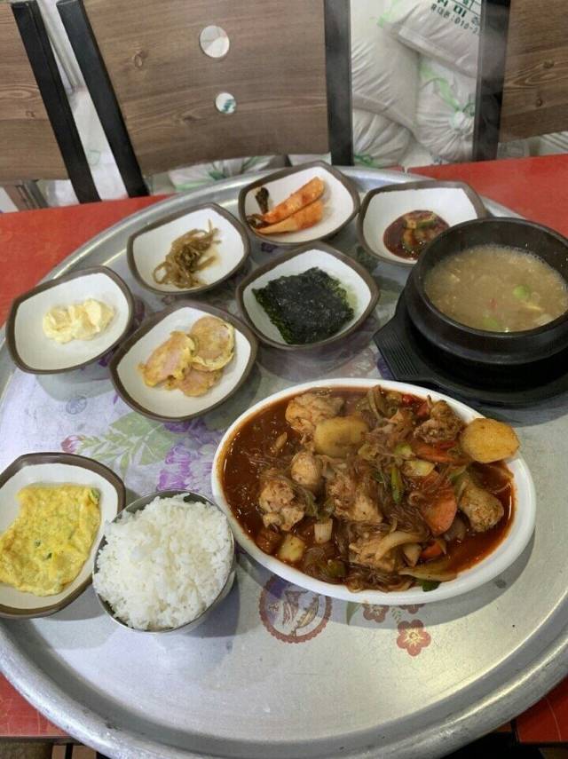 국밥충도 한수 접고 간다는 경북대 찜닭 정식 ㄷㄷㄷ.JPG | 인스티즈