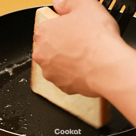 불닭볶음면 치즈 토스트 만들기.gif | 인스티즈