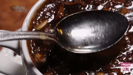 모르는 사람이 많은 쌍화차에 들어간 계란노른자 먹는법.jpgif | 인스티즈