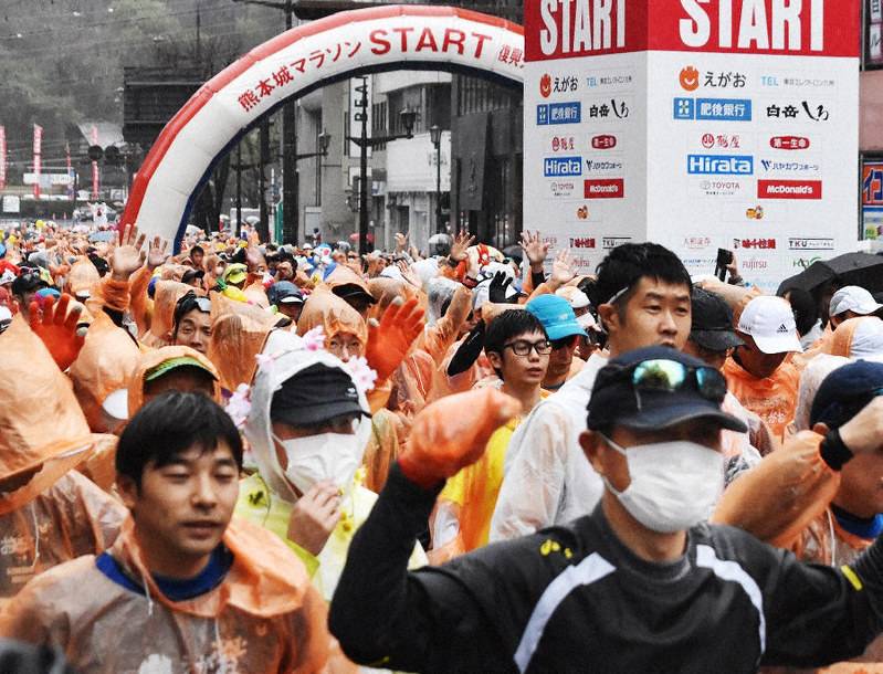 마스크 쓰고 마라톤하는 일본 | 인스티즈
