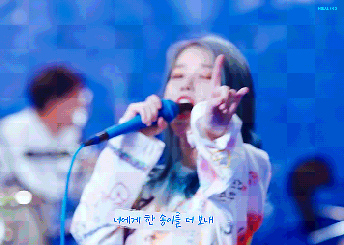 IU - Blueming 라이브🎤🎤(밴드ver.) + Live Clip (2019 IU Tour Concert 'Love, poem') | 인스티즈