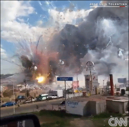 멕시코 폭죽공장이 폭발하는 장면.gif | 인스티즈