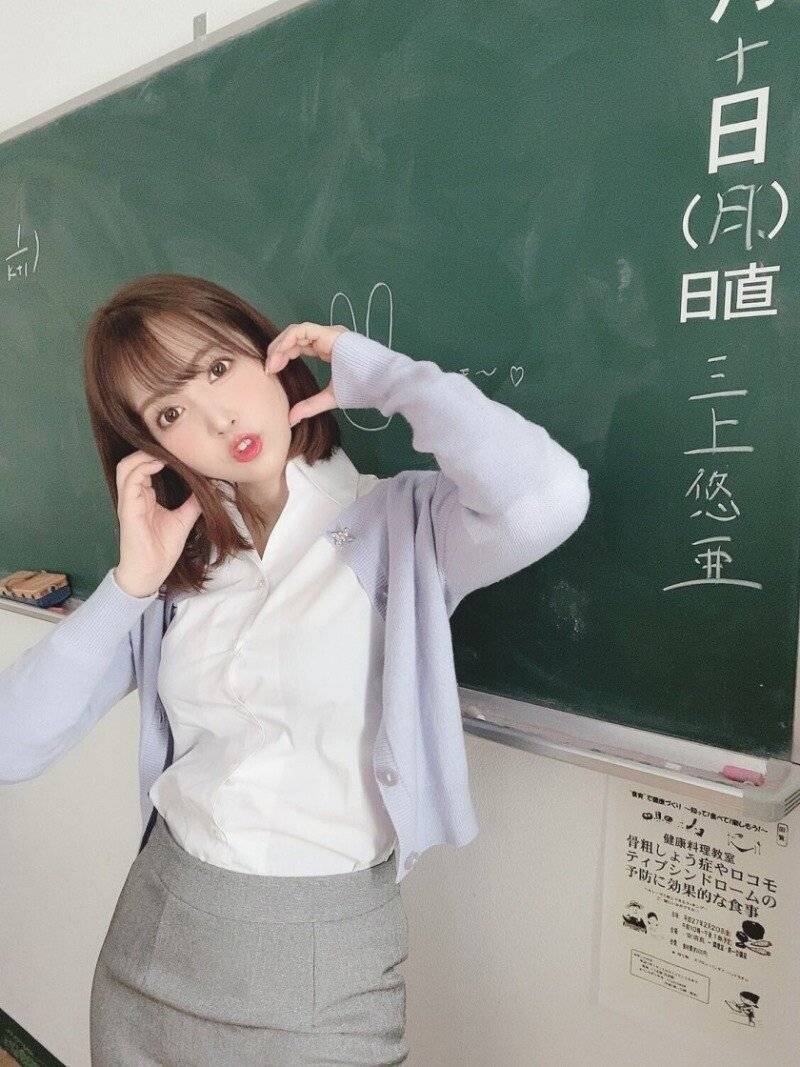 학교에 간 미카미 유아.jpg | 인스티즈
