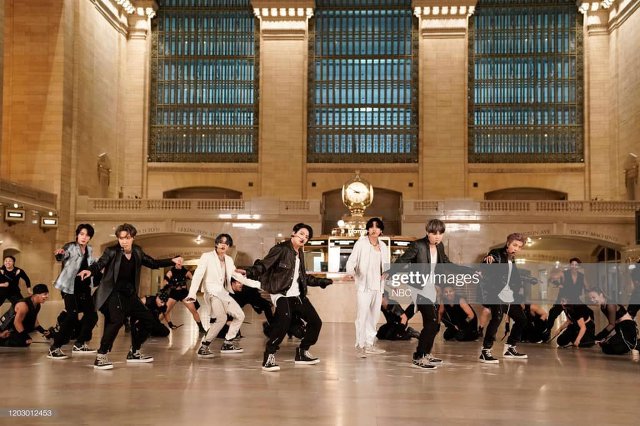 방탄소년단은 어떻게 뉴욕 그랜드센트럴터미널에서 퍼포먼스 비디오를 촬영했나(뉴욕타임즈) | 인스티즈