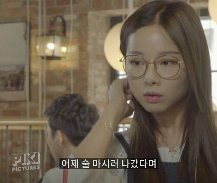 카페에서 몰입도 쩌는 순간 | 인스티즈