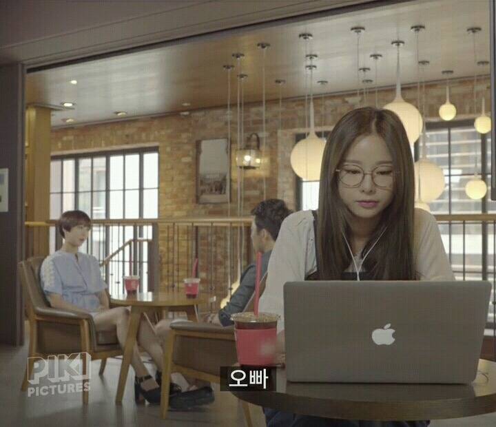 카페에서 몰입도 쩌는 순간 | 인스티즈