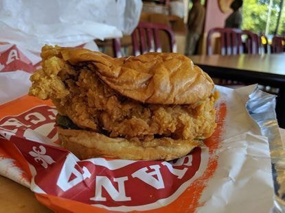 미국에서 닭껍질튀김/허니버터칩급 히트쳤다는 파파이스 샌드위치 | 인스티즈