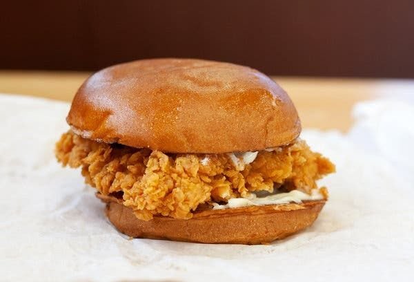 미국에서 닭껍질튀김/허니버터칩급 히트쳤다는 파파이스 샌드위치 | 인스티즈