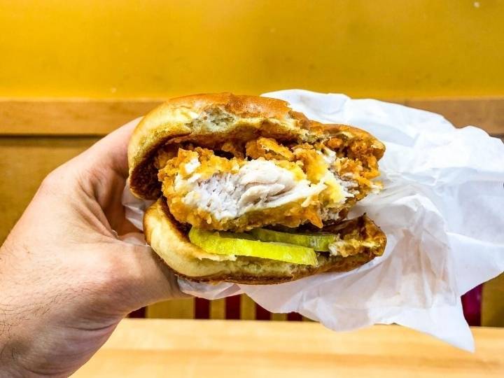 미국에서 닭껍질튀김/허니버터칩급 히트쳤다는 파파이스 샌드위치 | 인스티즈