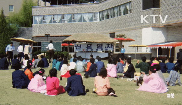 1980년대 흔했던 단체 신혼여행.gif | 인스티즈