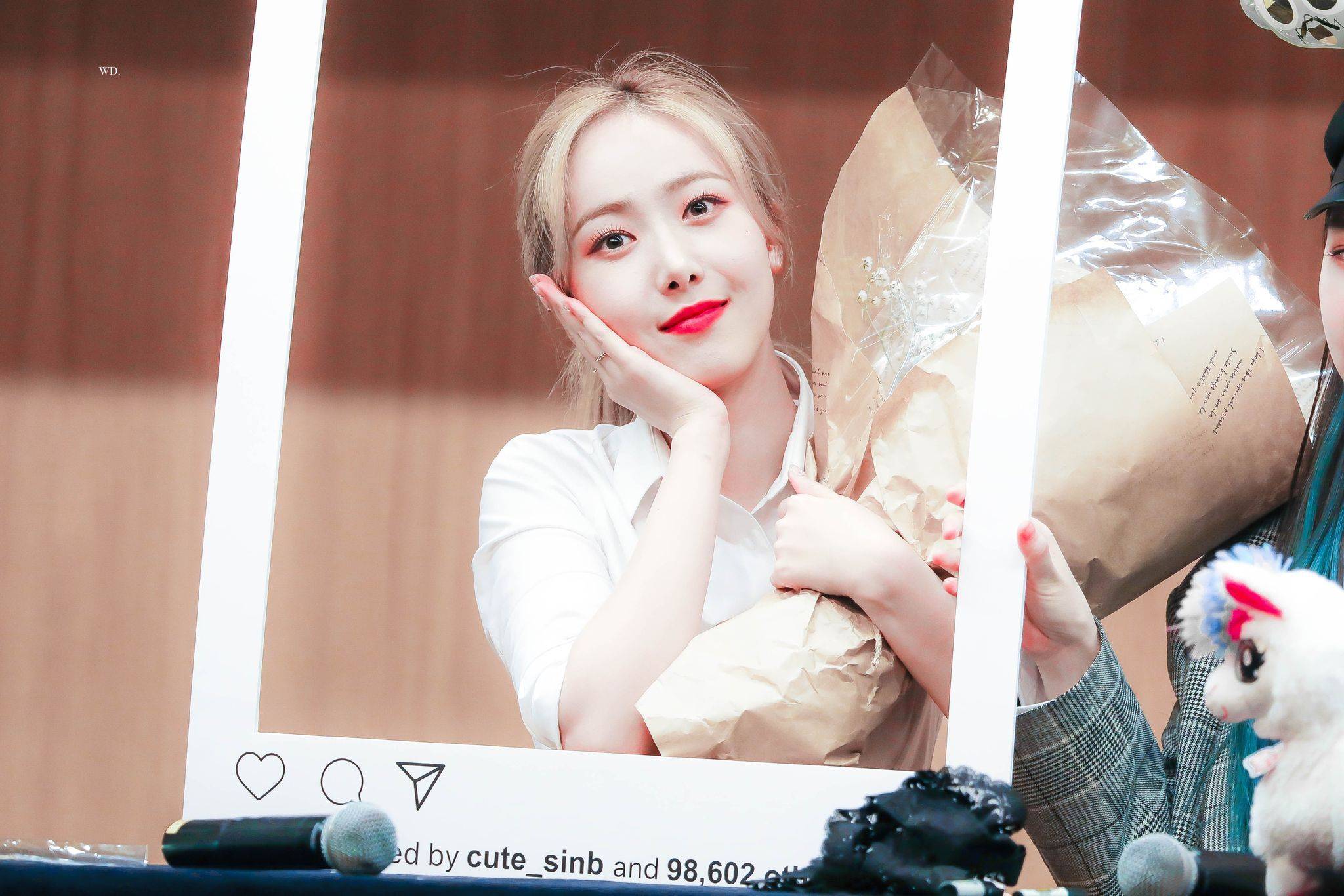 야심한 시간에 보니까 은근히 미인인 듯한 여자친구 신비.jpgif | 인스티즈