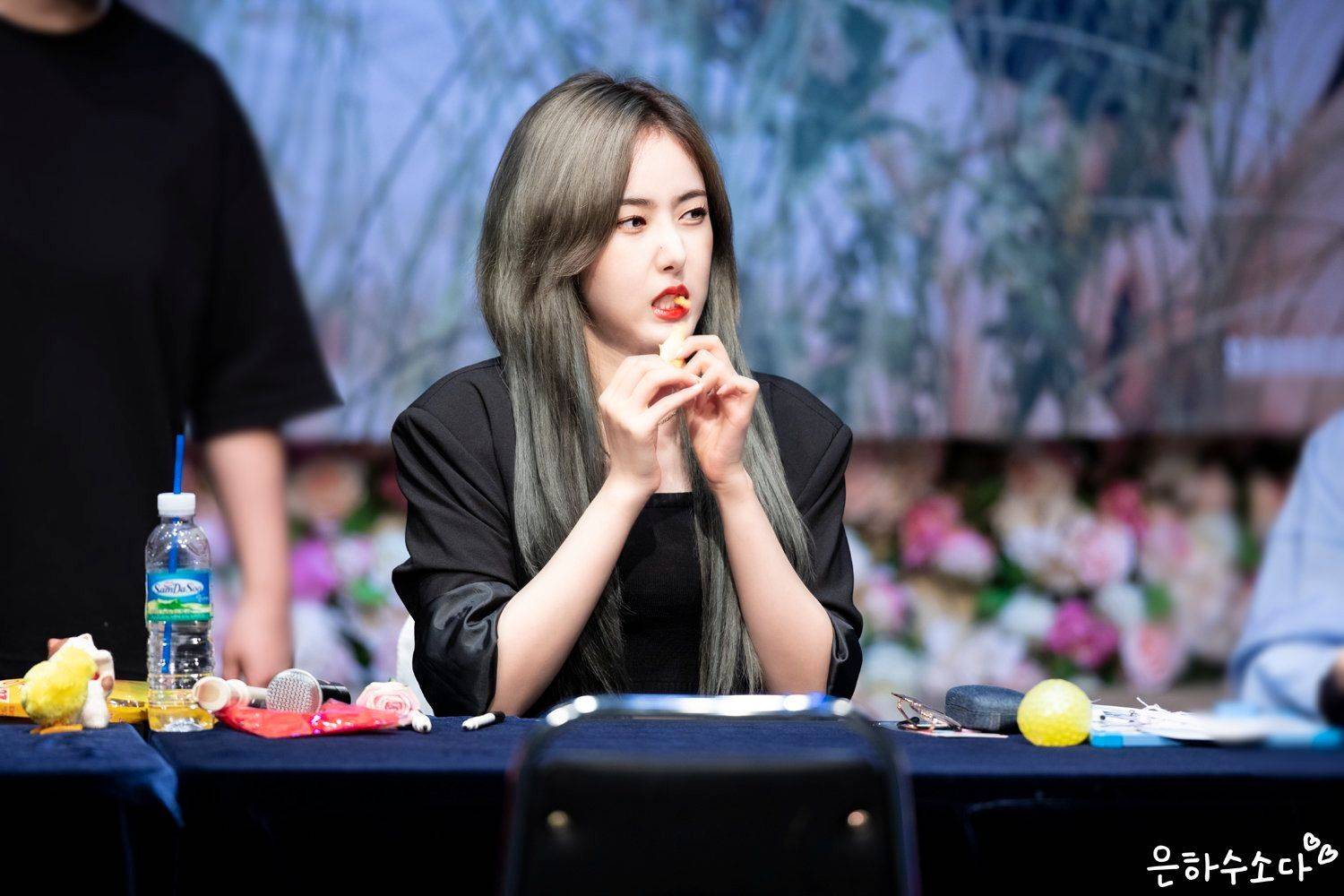 야심한 시간에 보니까 은근히 미인인 듯한 여자친구 신비.jpgif | 인스티즈