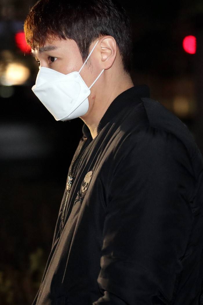 '음주운전 사고' 환희, 마스크 쓴 채 경찰 출석…"죄송합니다” | 인스티즈