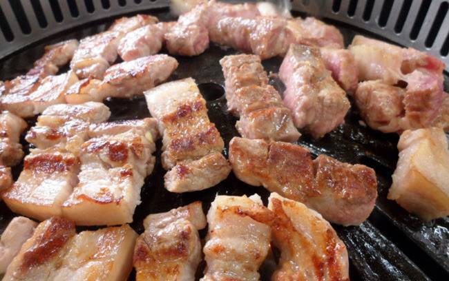 본인의 삼겹살 취향은? 납작 vs 두툼 | 인스티즈