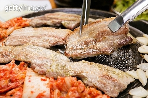 본인의 삼겹살 취향은? 납작 vs 두툼 | 인스티즈