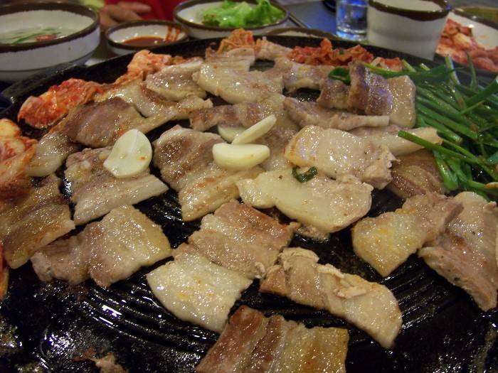 본인의 삼겹살 취향은? 납작 vs 두툼 | 인스티즈