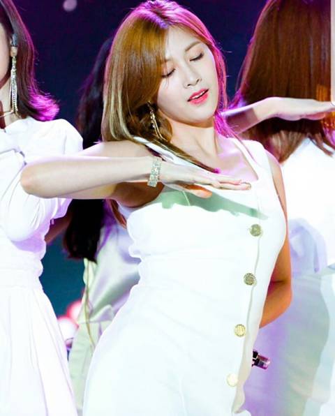 데뷔 10년차에 반오십인 여자 아이돌.jpgif | 인스티즈