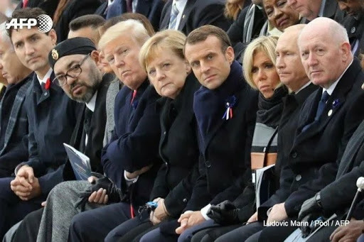 기침을 참지못하는 아베 | 인스티즈