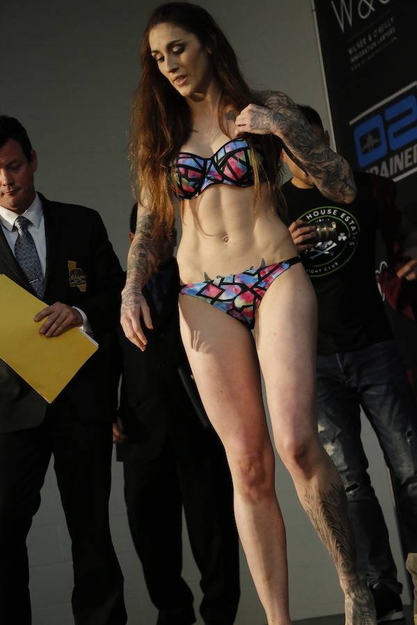 엄청난 골격을 자랑하는 MMA 여자 선수 ㄷㄷㄷㄷ gif | 인스티즈