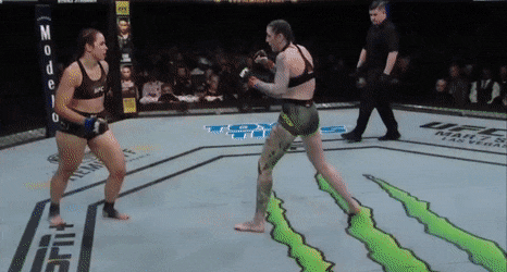 엄청난 골격을 자랑하는 MMA 여자 선수 ㄷㄷㄷㄷ gif | 인스티즈