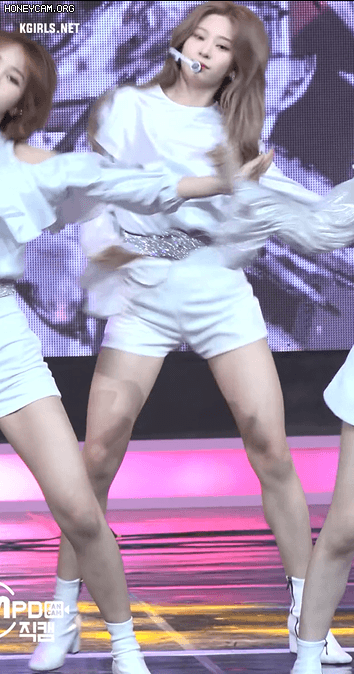 늘씬한 아이즈원 김민주3.gif | 인스티즈