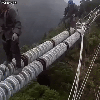 극한직업 - 전기작업자.gif | 인스티즈