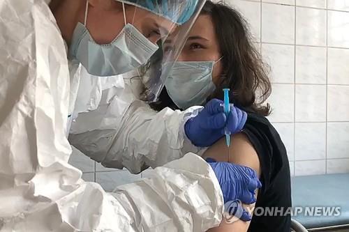 푸틴 "러시아, 세계 최초로 코로나19 백신 등록…내 딸도 접종"(종합2보) | 인스티즈
