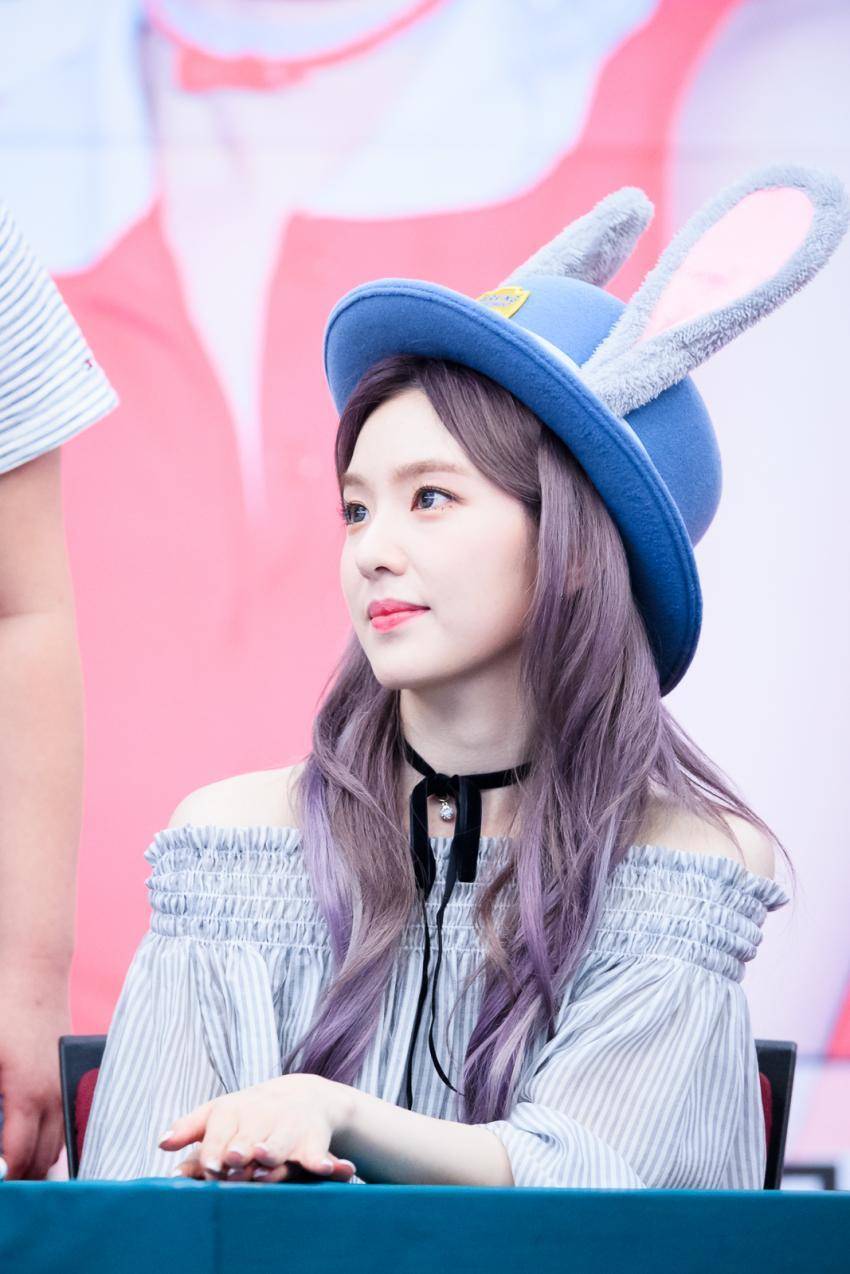 토끼 모자가 잘 어울리는 아이린.jpgif | 인스티즈