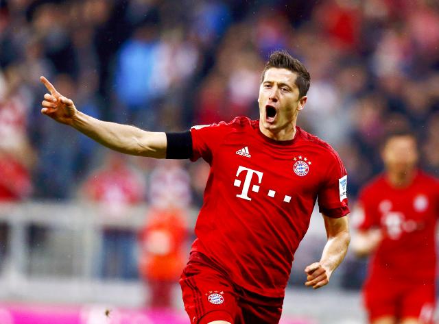 현존 3대 스트라이커 gif | 인스티즈