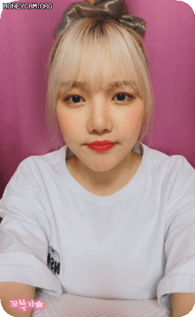 일요일 밤 Vlive로 찾아온 여자친구 예린이.gif | 인스티즈