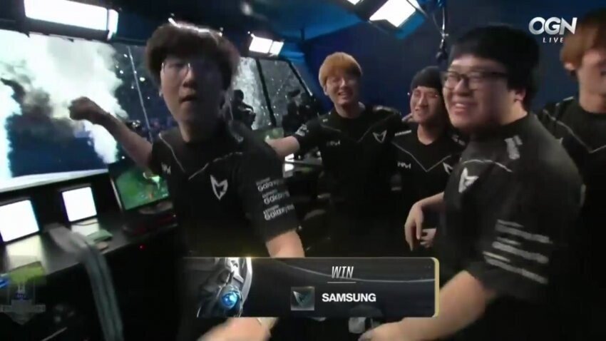 ??? : 네. 너구리입니다. 무슨 일이신지요? | 인스티즈