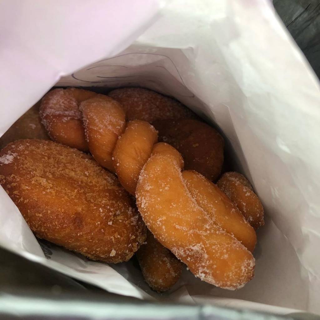 찹쌀도너츠 먹을 때 필수다 vs 그 정도는 아니다 | 인스티즈