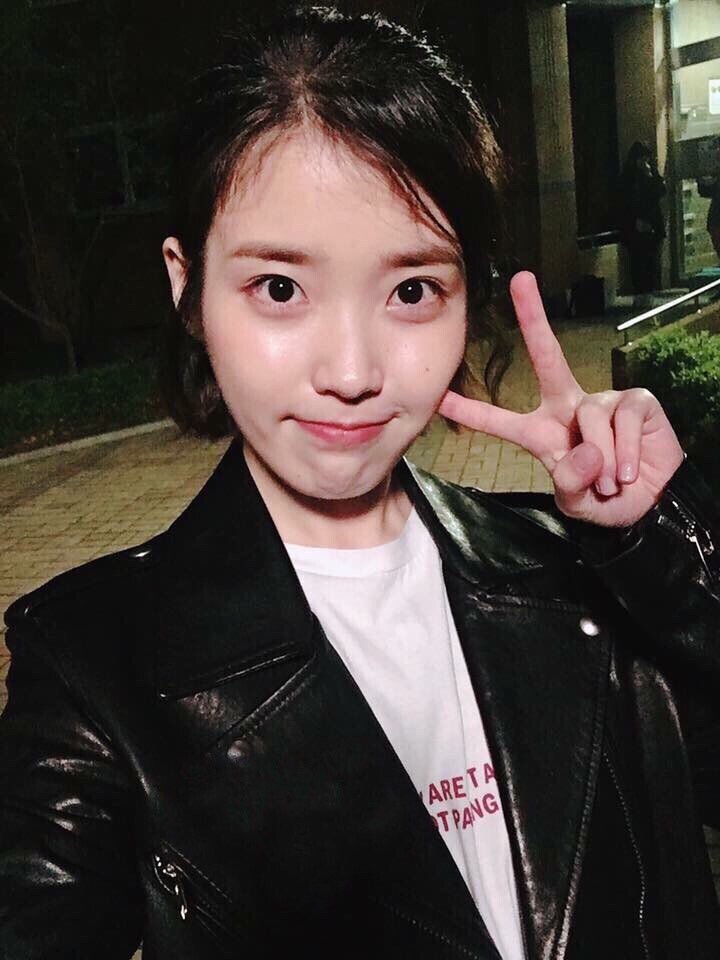 아이유 여친짤 일수도 아닐수도 있는 사진들 .jpg | 인스티즈